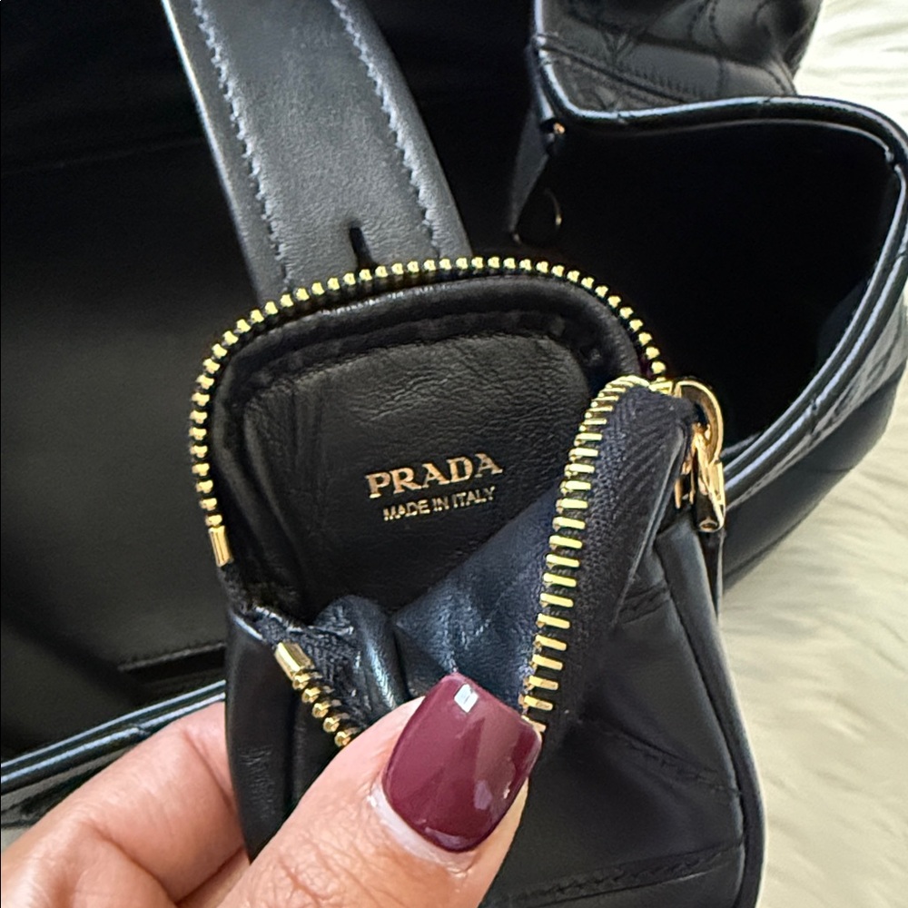 PRADA Large Quilted Tote Black Leather Bag - Picture 10 of 17